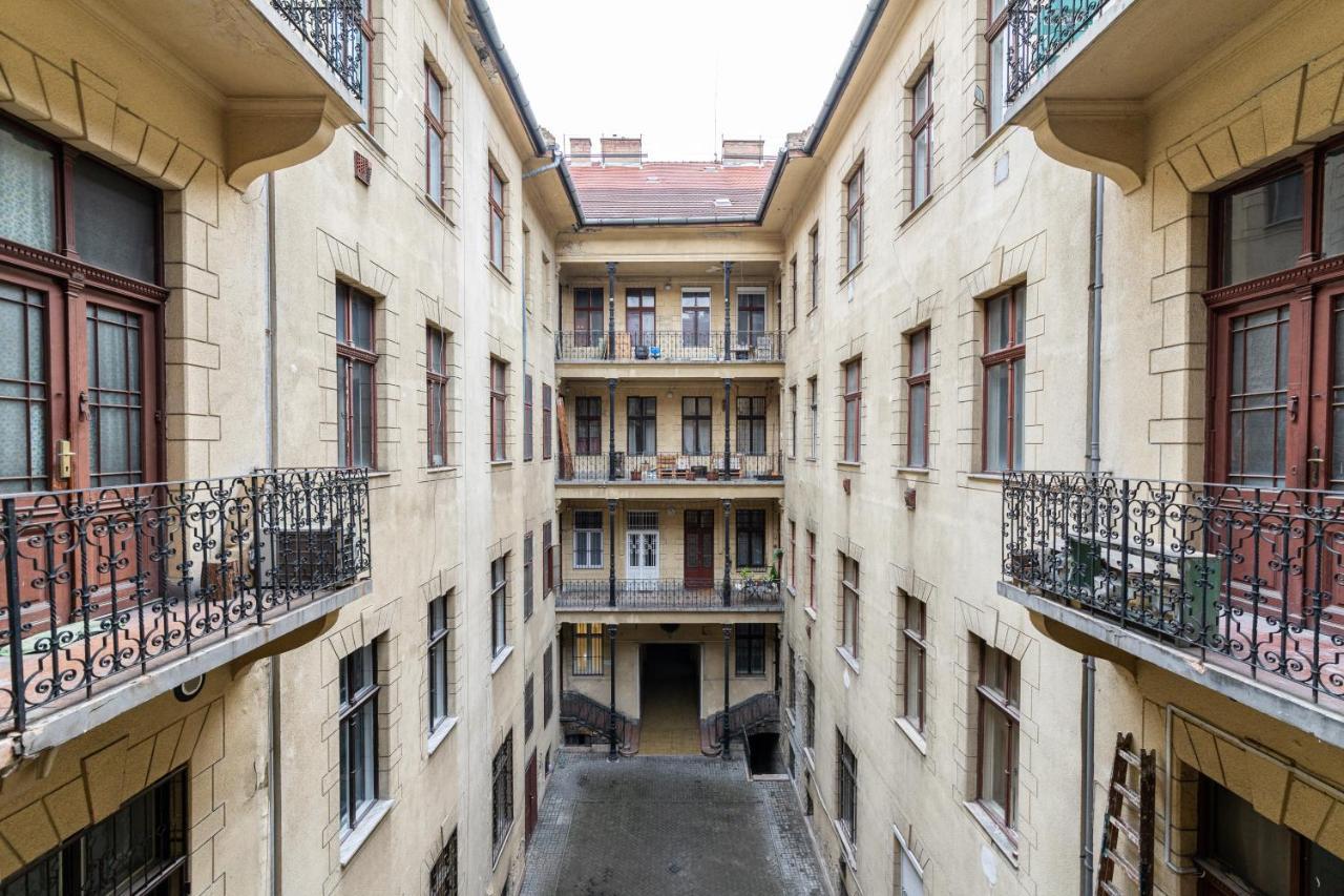 The Right Choice Studio Apartments — Photos 1